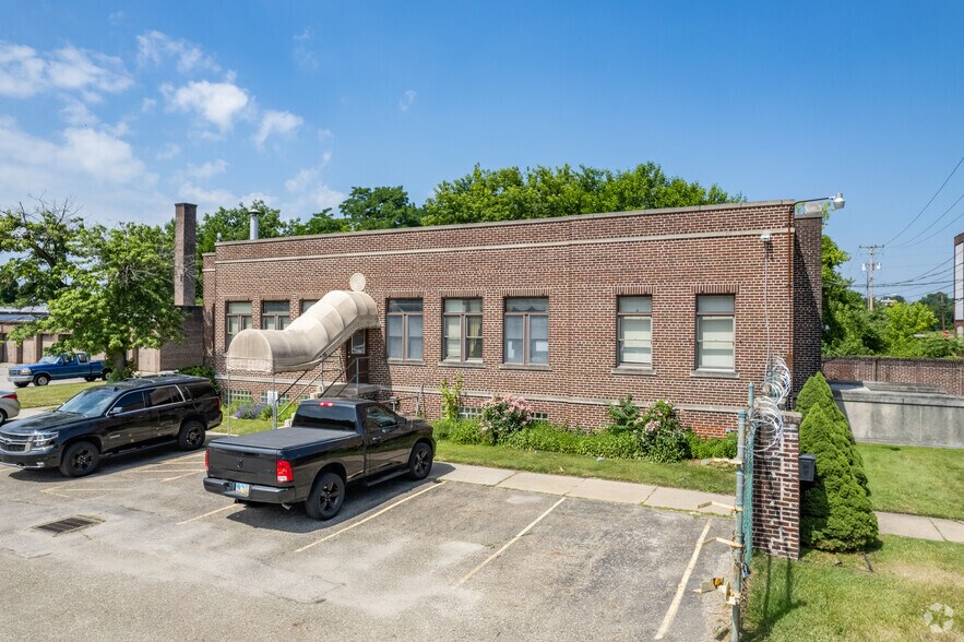 148 E Miller Ave, Akron, OH à vendre - Photo du bâtiment - Image 2 de 6
