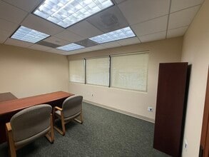 516 Burchett St, Glendale, CA for lease Interior Photo- Image 2 of 9