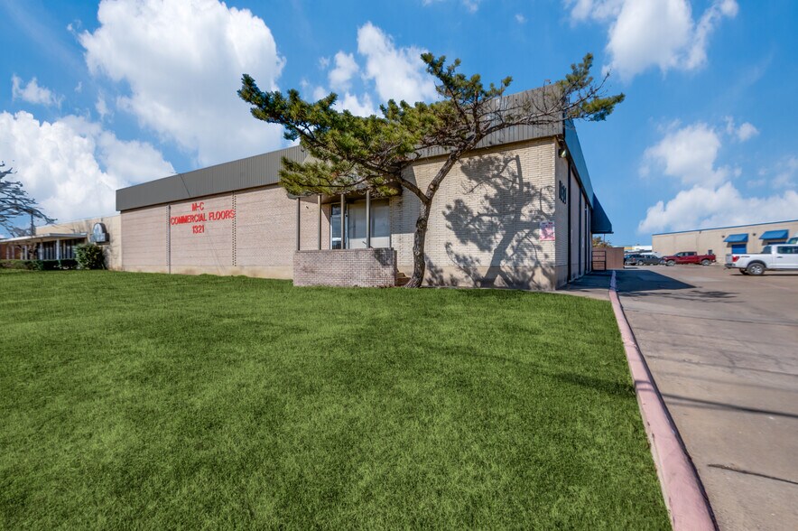 1321 Regal Row, Dallas, TX à vendre - Photo principale - Image 1 de 8