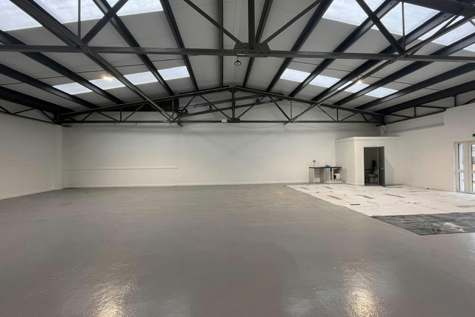 Gatehouse Way, Aylesbury for lease Interior Photo- Image 1 of 8