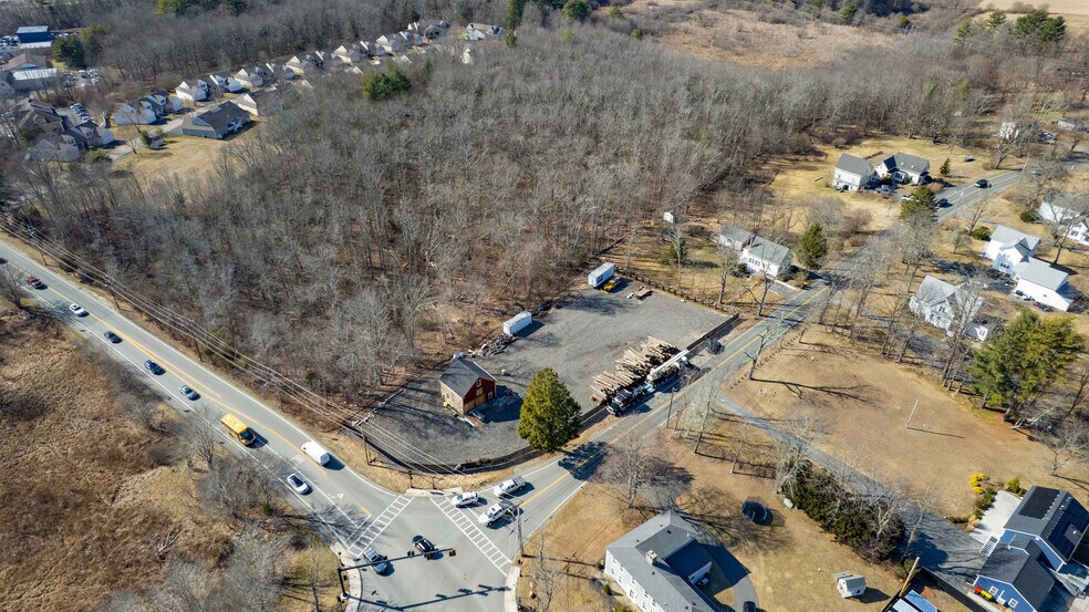 347 East St, West Bridgewater, MA à louer - Photo du bâtiment - Image 2 de 22