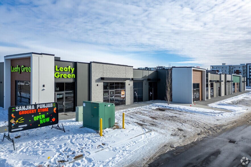 235 Red Embers Way, Calgary, AB à vendre - Photo du bâtiment - Image 1 de 1