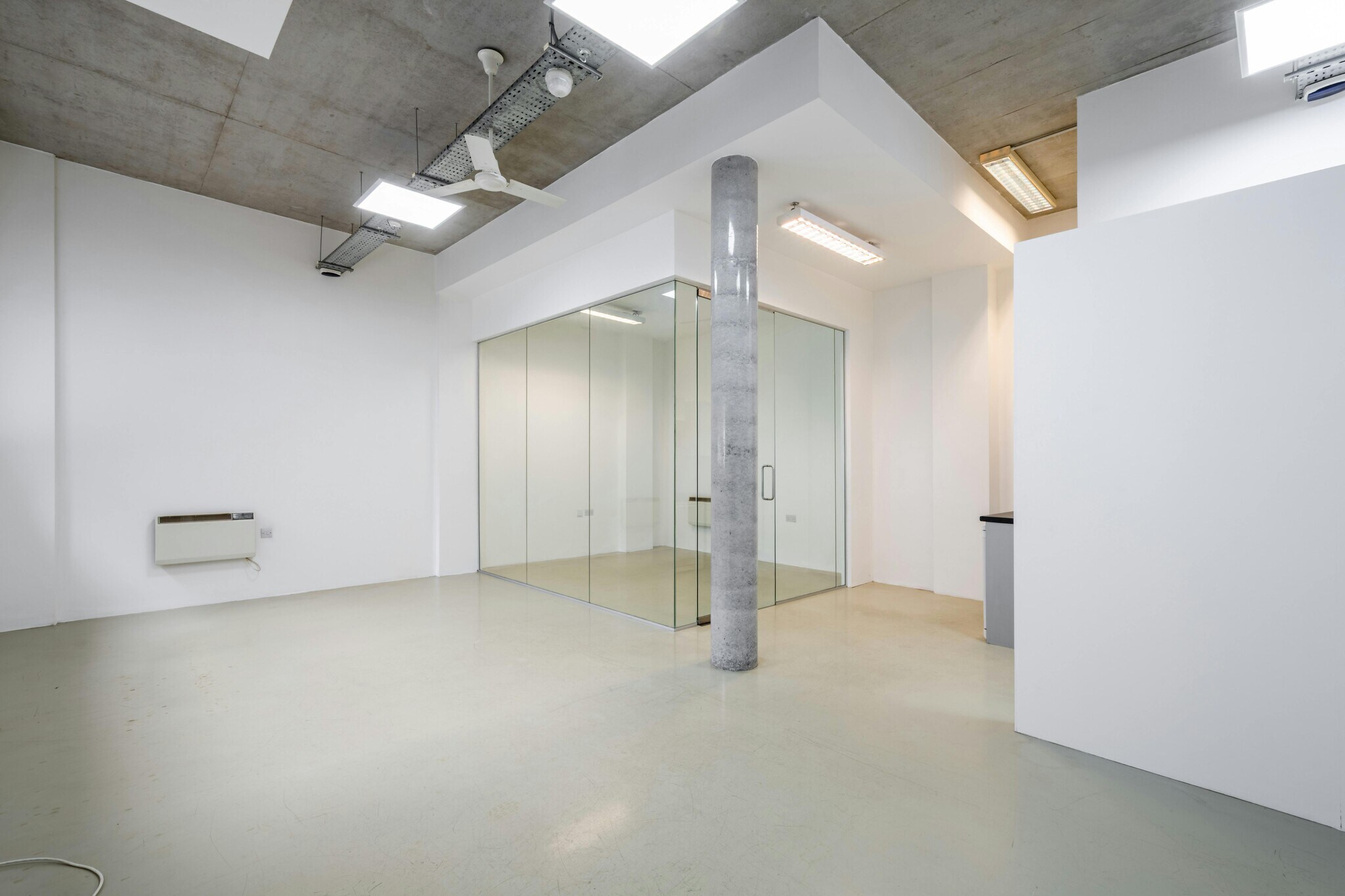 16-29 Andrews Rd, London for lease Interior Photo- Image 1 of 16