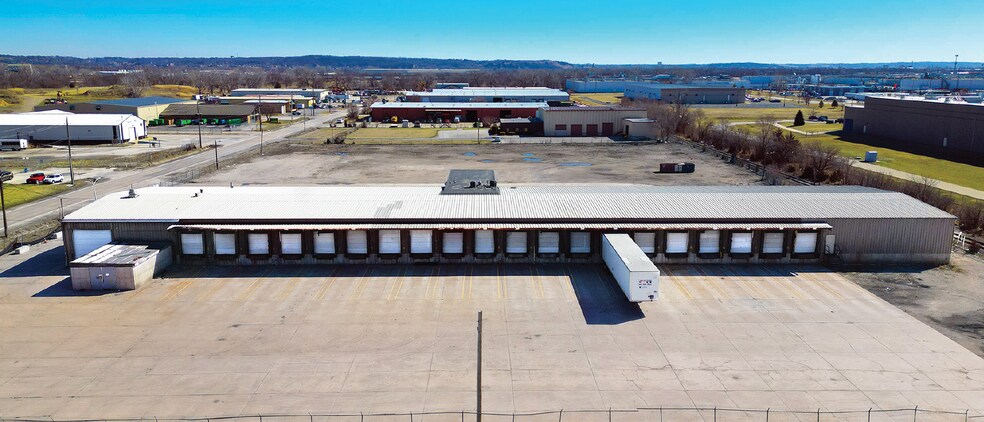 3219 Nebraska Ave, Council Bluffs, IA à vendre - Photo du bâtiment - Image 2 de 7