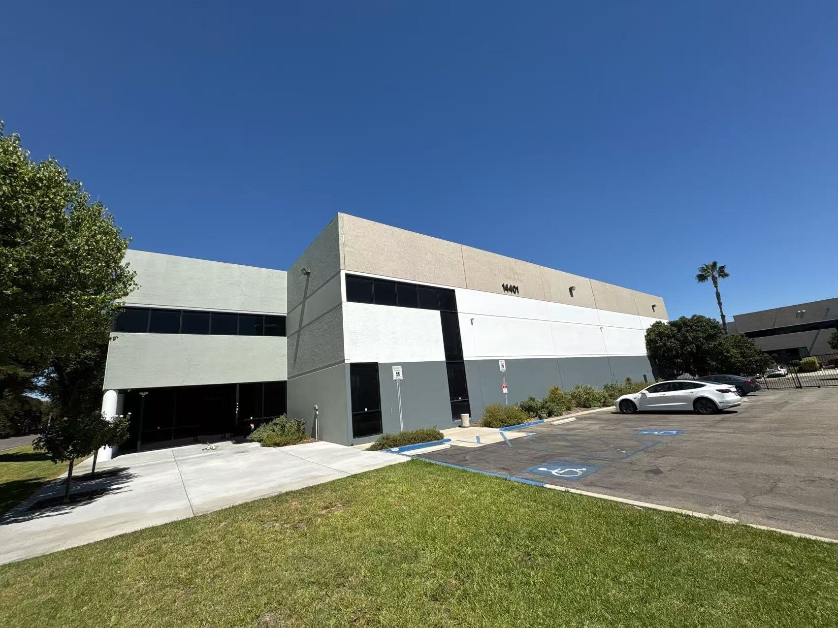 14401 Monte Vista Ave, Chino, CA à vendre Photo du bâtiment- Image 1 de 1