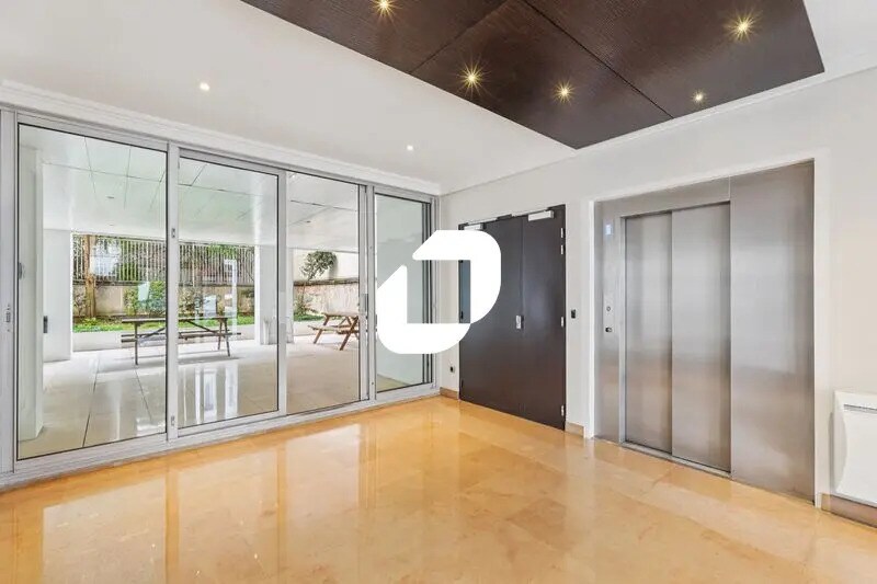 Bureau dans Neuilly-sur-Seine à louer - Photo du bâtiment - Image 2 de 8