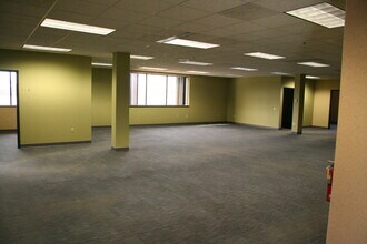 2725 S Moorland Rd, New Berlin, WI à louer Photo du bâtiment- Image 2 de 3