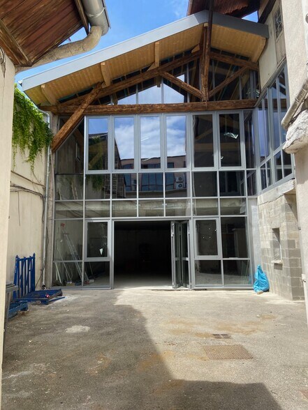Flex dans Lyon à louer - Photo du bâtiment - Image 2 de 5