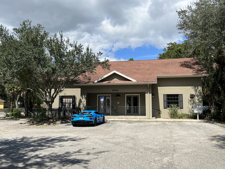 6323 Memorial Hwy, Tampa, FL for lease - Primary Photo - Image 1 of 11