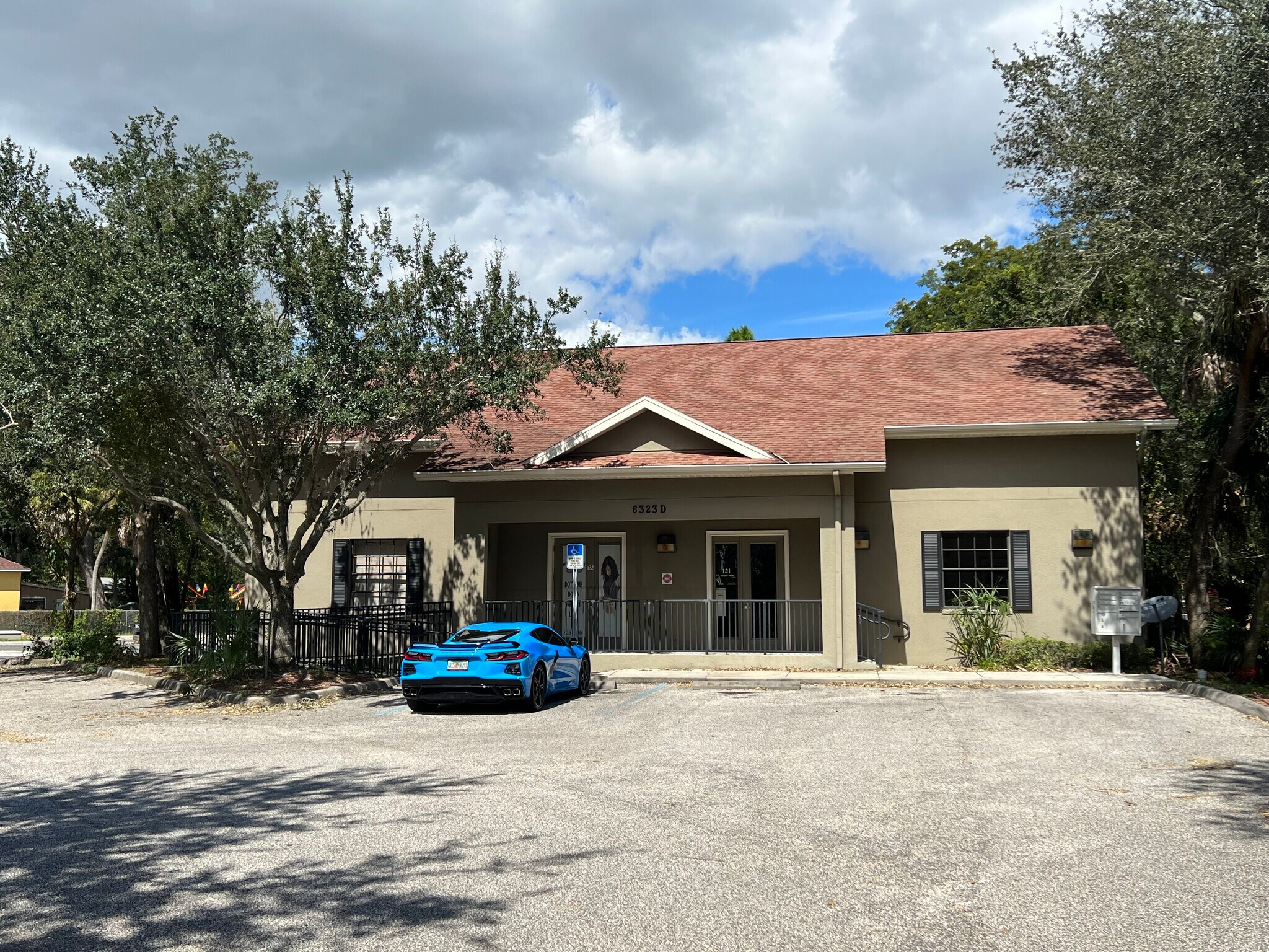 6323 Memorial Hwy, Tampa, FL à louer Photo principale- Image 1 de 12