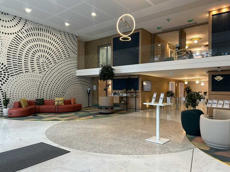 Office in Ivry-sur-Seine for lease - Building Photo - Image 2 of 10