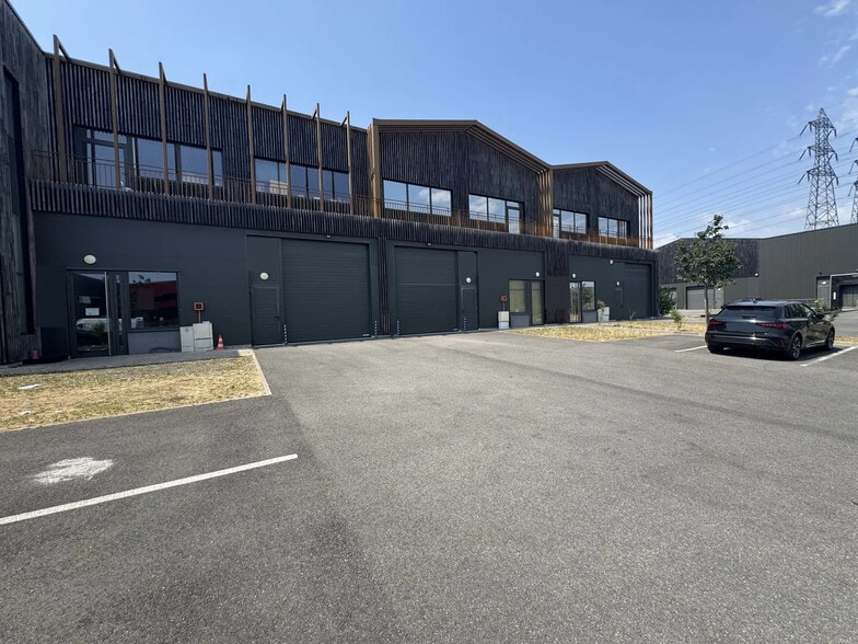 Flex in Cormeilles-en-Parisis for lease - Building Photo - Image 2 of 17