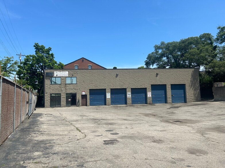 2500 Spring Grove Ave, Cincinnati, OH à vendre - Photo du bâtiment - Image 2 de 33