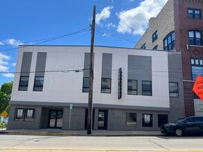 327 E Wilson St, Madison, WI à louer Photo du bâtiment- Image 1 de 6