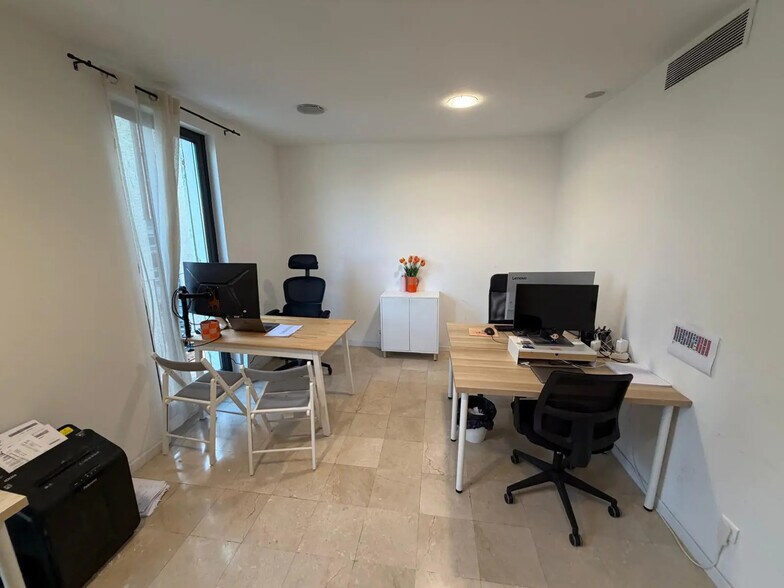 18 Place Castellane, Marseille à louer - Photo du bâtiment - Image 3 de 7