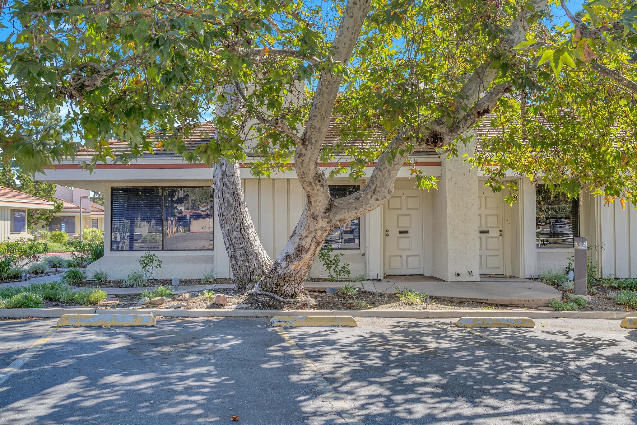 2800 Camino Dos Rios, Thousand Oaks, CA for lease Building Photo- Image 1 of 6