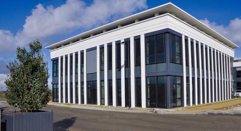 Flex in Élancourt for lease - Building Photo - Image 3 of 5