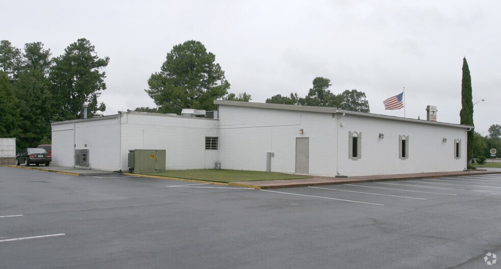 11847 Jefferson Ave, Newport News, VA à vendre - Photo du bâtiment - Image 2 de 10