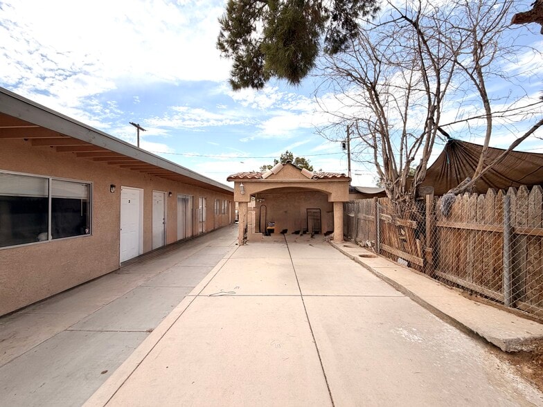 1967 Linn Ln, Las Vegas, NV for sale - Building Photo - Image 3 of 23