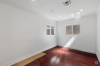 1112 N Sherbourne Dr, West Hollywood, CA for lease Interior Photo- Image 1 of 2
