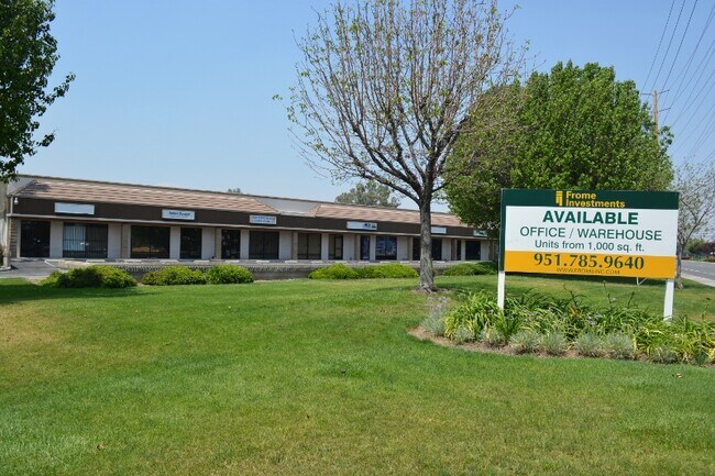 Plus de détails pour 1045 N Main St, Riverside, CA - Industriel à louer
