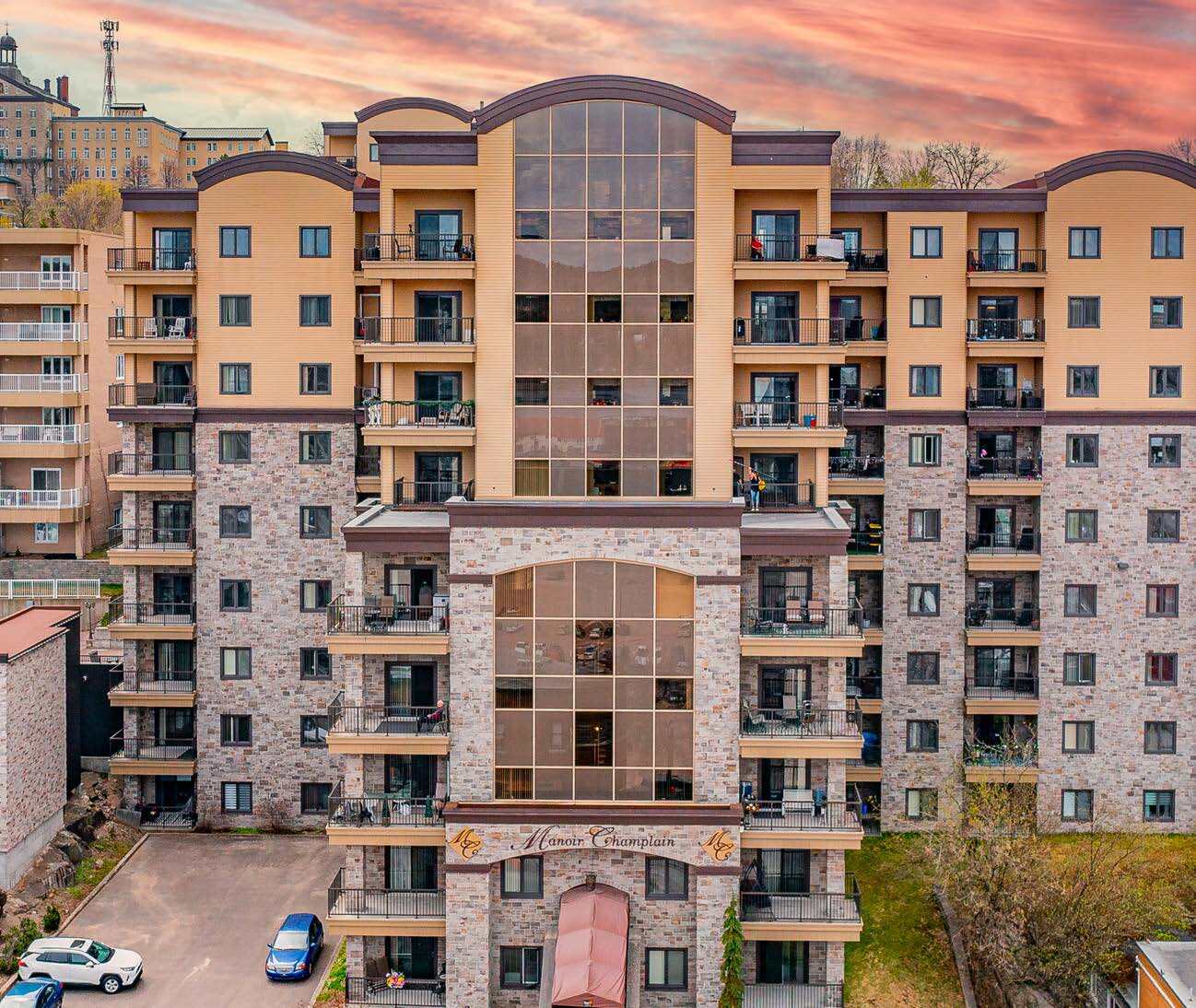 325 Rue Jacques-Cartier E, Chicoutimi, QC à vendre Photo du bâtiment- Image 1 de 6