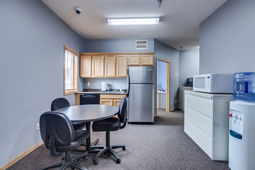 2127 County Road D E, Maplewood, MN à vendre - Photo intérieure - Image 3 de 46