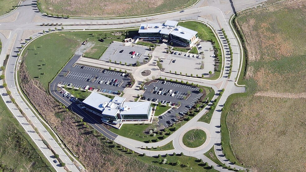 Office Building and Retail Center portefeuille de 2 propriétés à vendre sur LoopNet.ca - Photo du bâtiment - Image 3 de 5