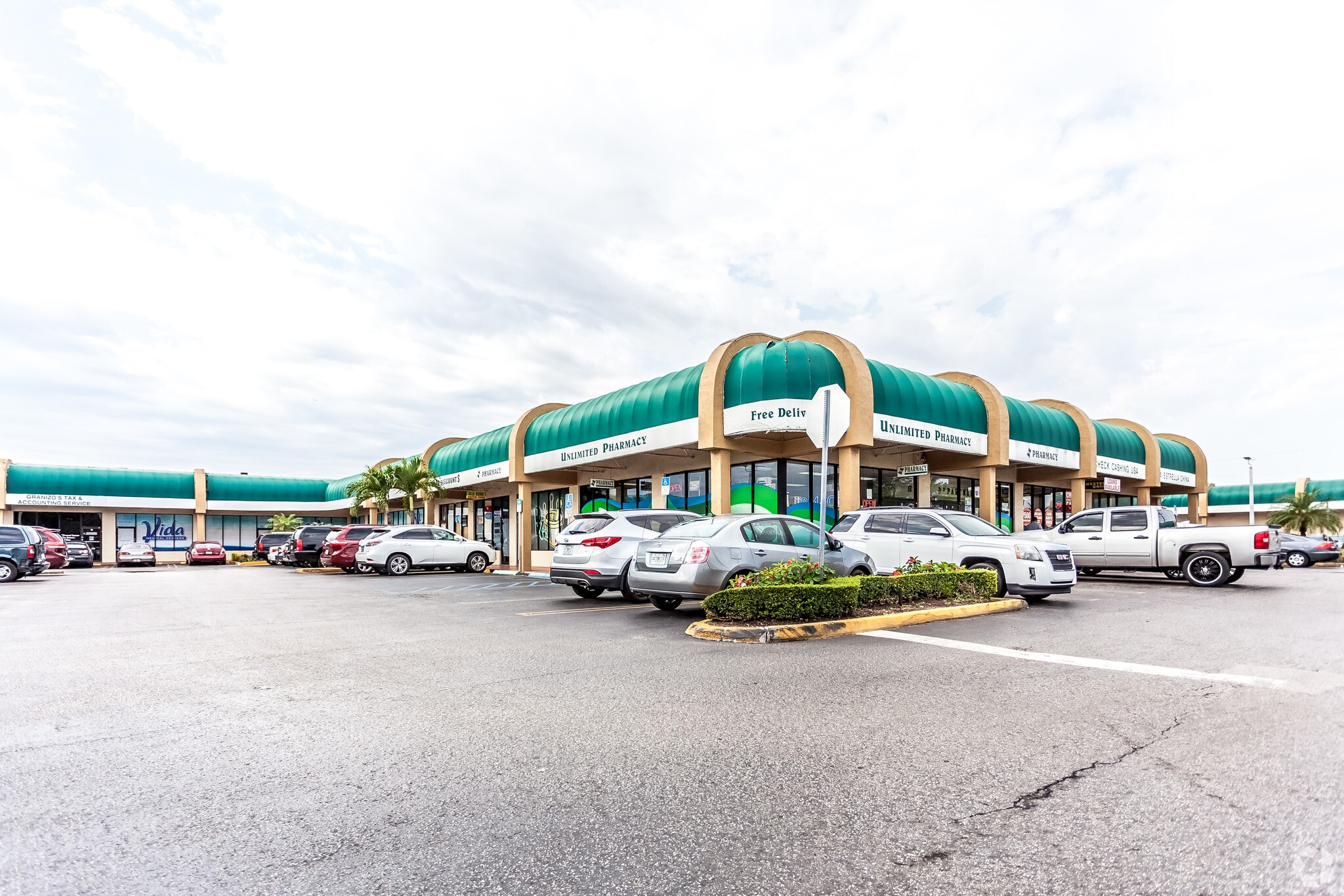 10900 W Flagler St, Miami, FL for lease Building Photo- Image 1 of 9