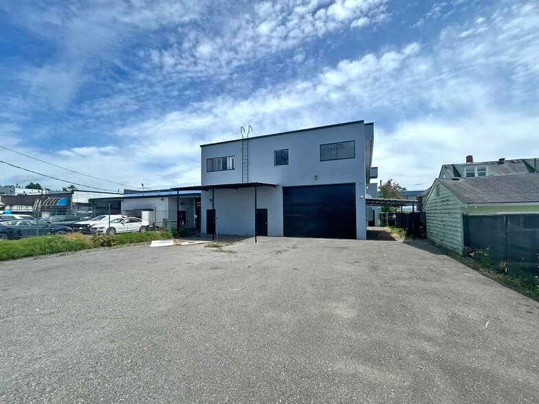 7123 Curragh Av, Burnaby, BC for sale - Building Photo - Image 2 of 8