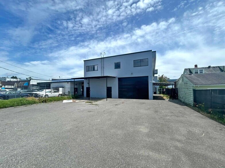 7123 Curragh Av, Burnaby, BC à vendre - Photo du bâtiment - Image 2 de 8