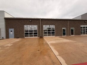 202 Comstock St W, Dallas, TX for lease Interior Photo- Image 1 of 6