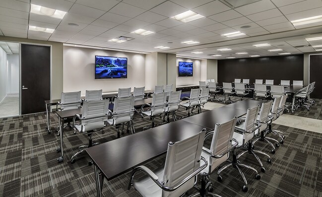 Plus de détails pour 10 N Martingale Rd, Schaumburg, IL - Coworking à louer