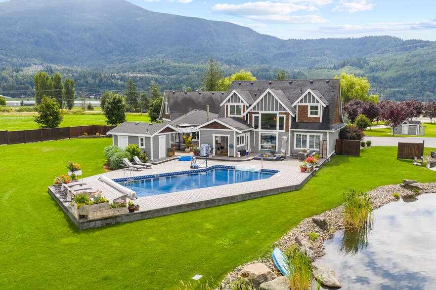 49517 Prairie Central Rd, Chilliwack, BC for sale - Building Photo - Image 3 of 57