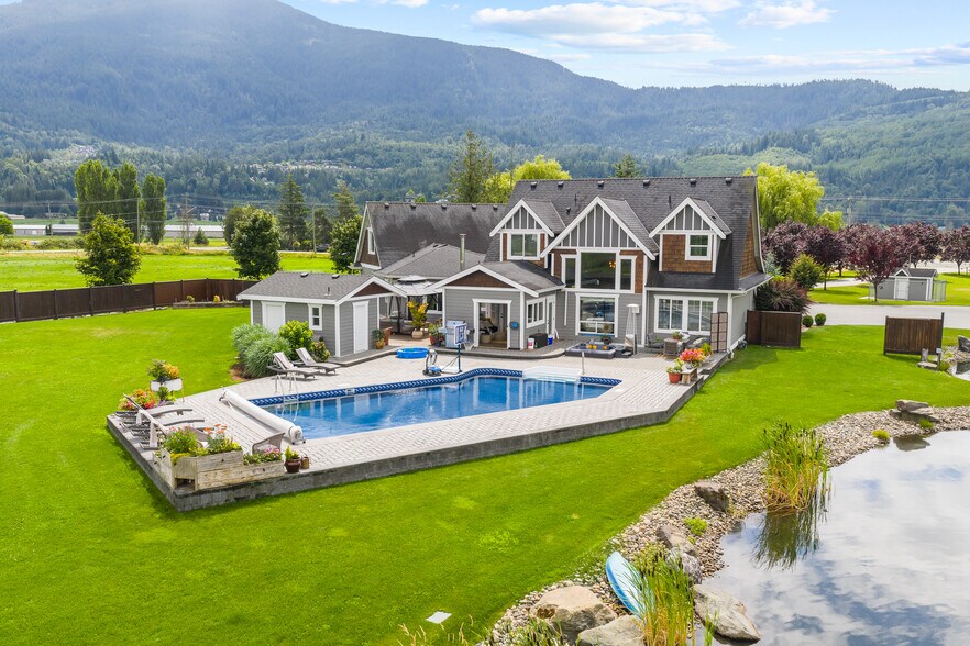 49517 Prairie Central Rd, Chilliwack, BC à vendre - Photo du bâtiment - Image 3 de 57