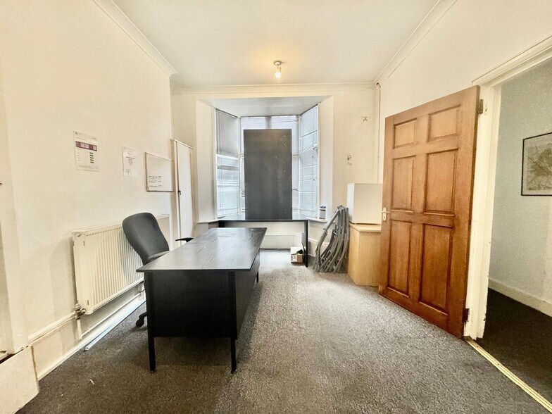 37 King St, Luton à louer - Photo du bâtiment - Image 3 de 7