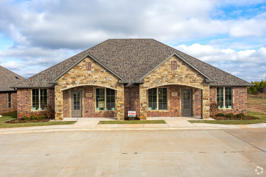 825 Kelly Lakes Pass, Edmond, OK à vendre - Photo du bâtiment - Image 2 de 3