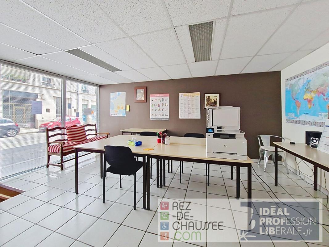 Office in Lyon for sale Building Photo- Image 1 of 5