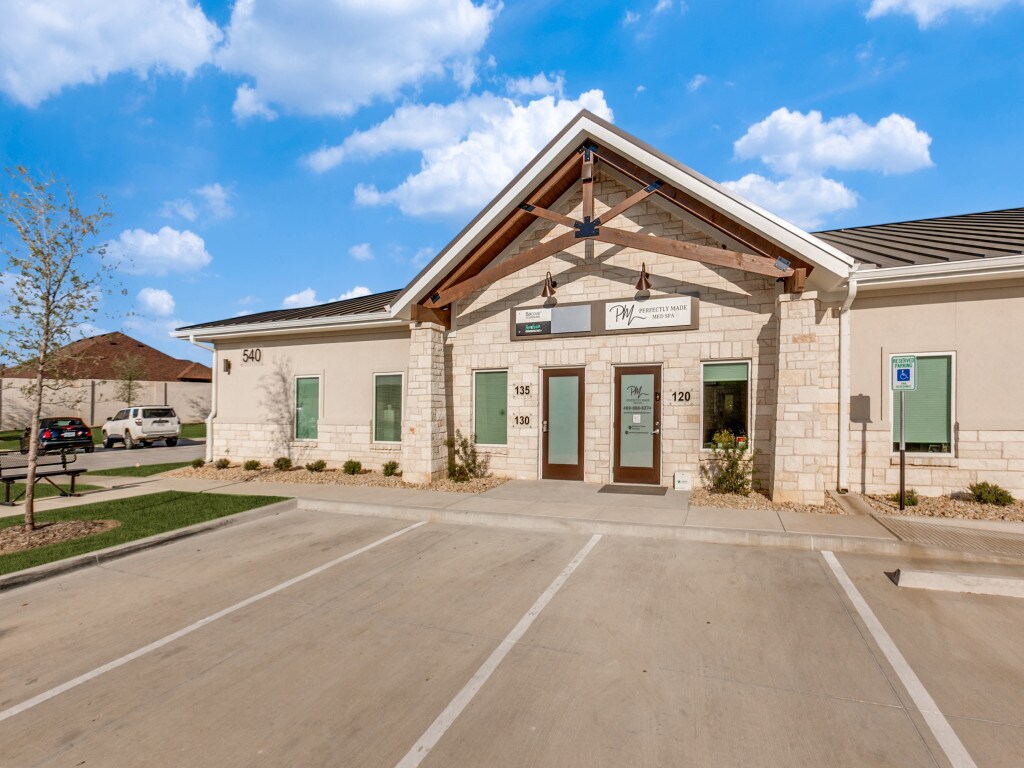 540 W Frontier Pky, Prosper, TX à louer Photo du bâtiment- Image 1 de 17