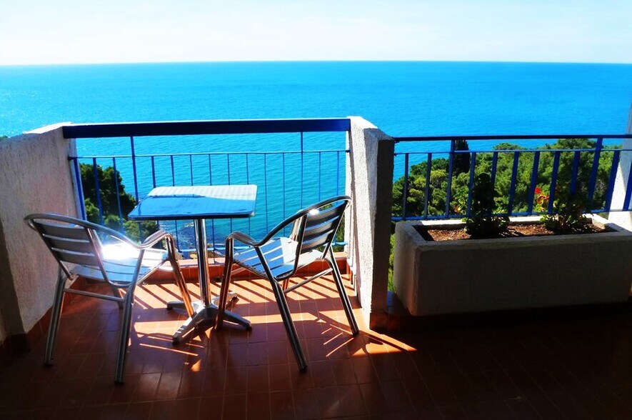  à vendre - Photo du bâtiment - Image 3 de 15