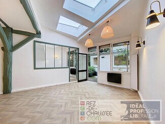 Plus de détails pour Multi-résidentiel à vendre