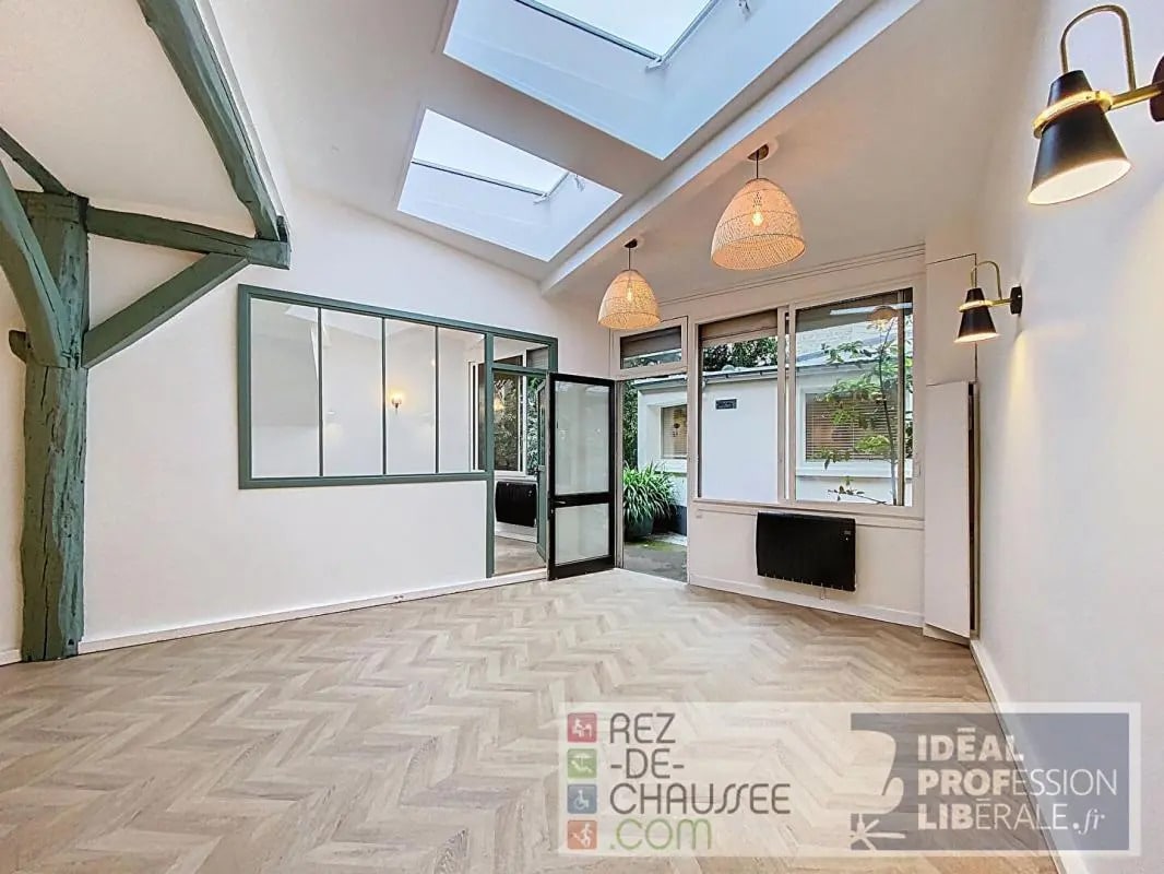 Multifamily in Paris for sale Interior Photo- Image 1 of 7