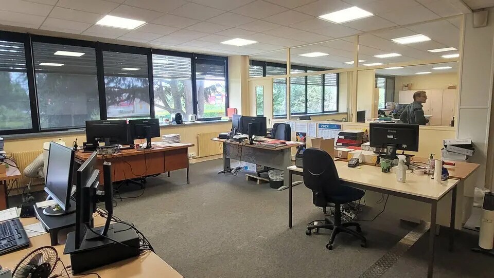 Office in Sotteville-Lès-Rouen for lease - Interior Photo - Image 2 of 12