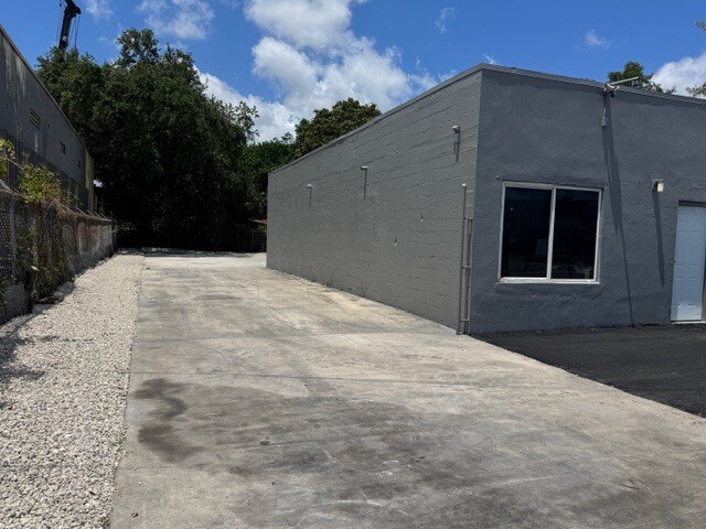 4430-4438 NW 35th Ct, Miami, FL à vendre - Photo du bâtiment - Image 2 de 9