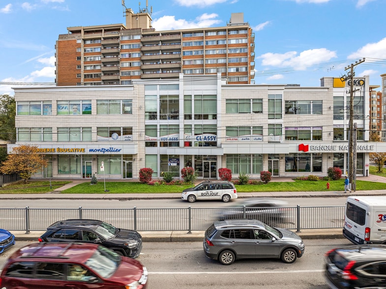 Boul. de la Côte Vertu portfolio of 3 properties for sale on LoopNet.ca - Building Photo - Image 1 of 8