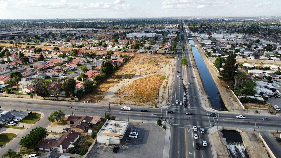 South H St, Bakersfield, CA à vendre - Photo du bâtiment - Image 2 de 6