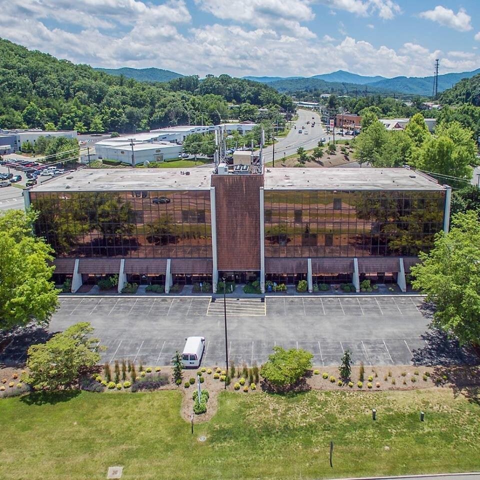3959 Electric Rd, Roanoke, VA à louer Aérien- Image 1 de 7