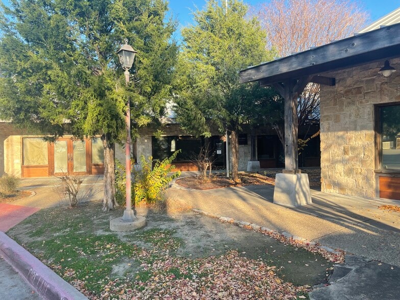 1427-1435 N Highway 67, Cedar Hill, TX for lease - Building Photo - Image 2 of 19