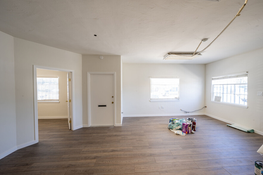 2625 Fair Oaks Ave, Redwood City, CA for lease - Interior Photo - Image 3 of 5