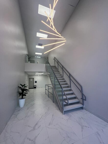 7819 N Dale Mabry Hwy, Tampa, FL for lease - Lobby - Image 1 of 3